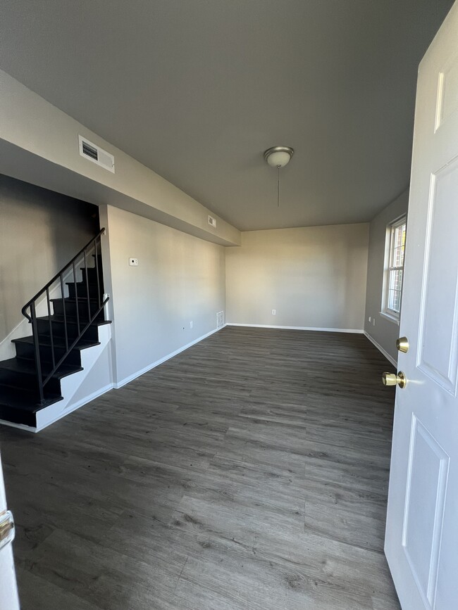Building Photo - 1923 Repp Cir