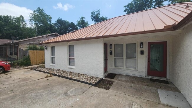 Building Photo - 1005 W Martin Luther King Jr Blvd