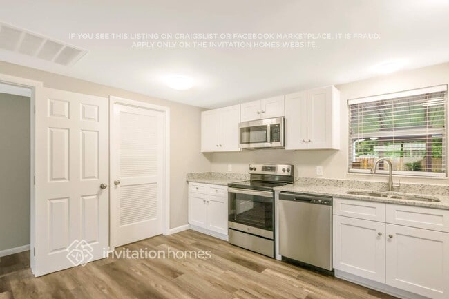 Building Photo - 210 Paka Ct