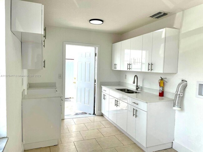 Foto del edificio - 709 13th St