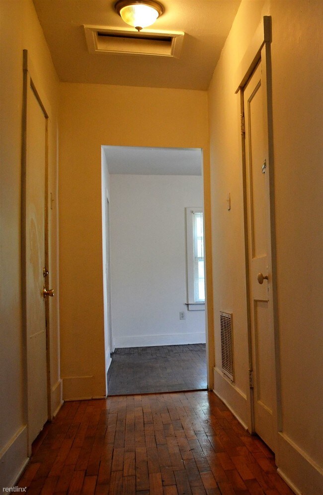 Building Photo - 1 br, 1 bath House - 1504 SW Polk St Apt 2