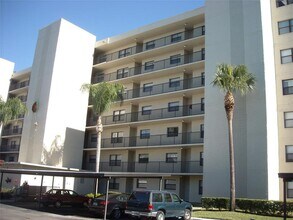 Building Photo - 800 Cove Cay Dr