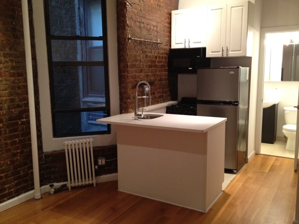 Foto principal - 410 E 75th St
