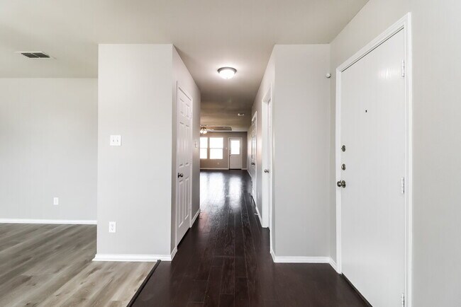 Foto del edificio - 10009 Calcite Dr