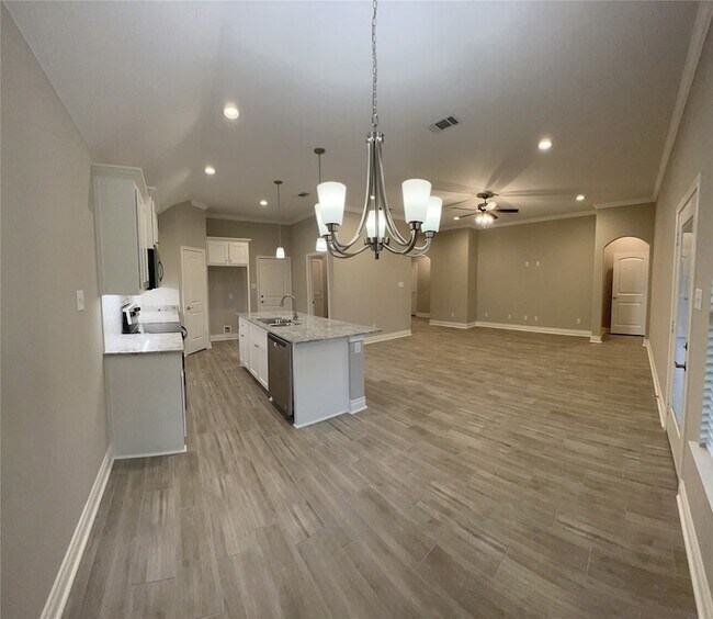 Foto del edificio - 906 Hardaway Ln