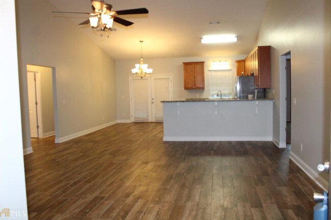 Foto del edificio - 240 Hideaway Lake Drive