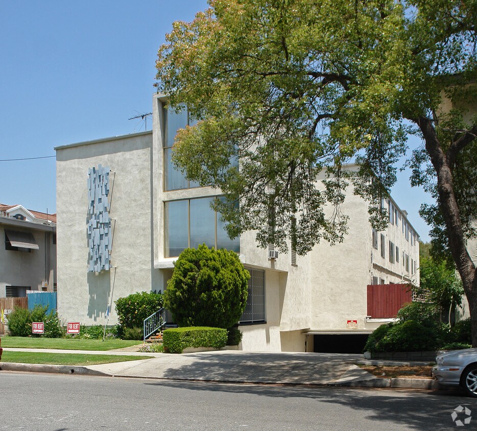 Primary Photo - 144 Catalina Ave