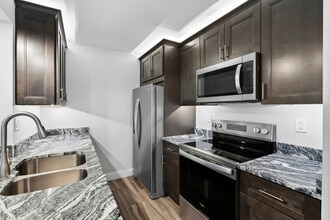 Building Photo - 2518 SE Anchorage Cove