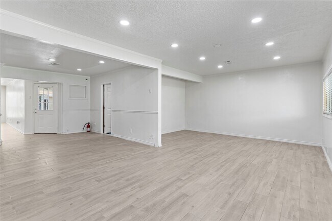 Foto del edificio - 10906 Keese Dr