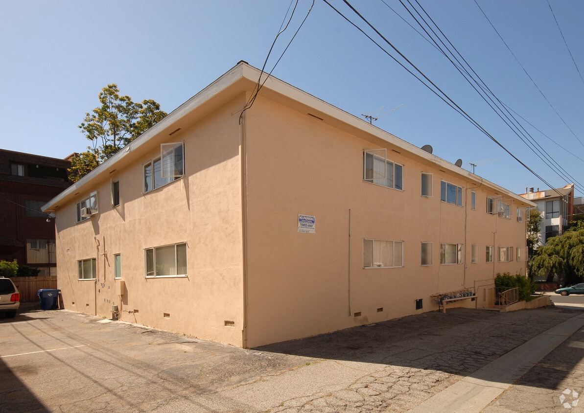 Building Photo - 974 Granville Ave