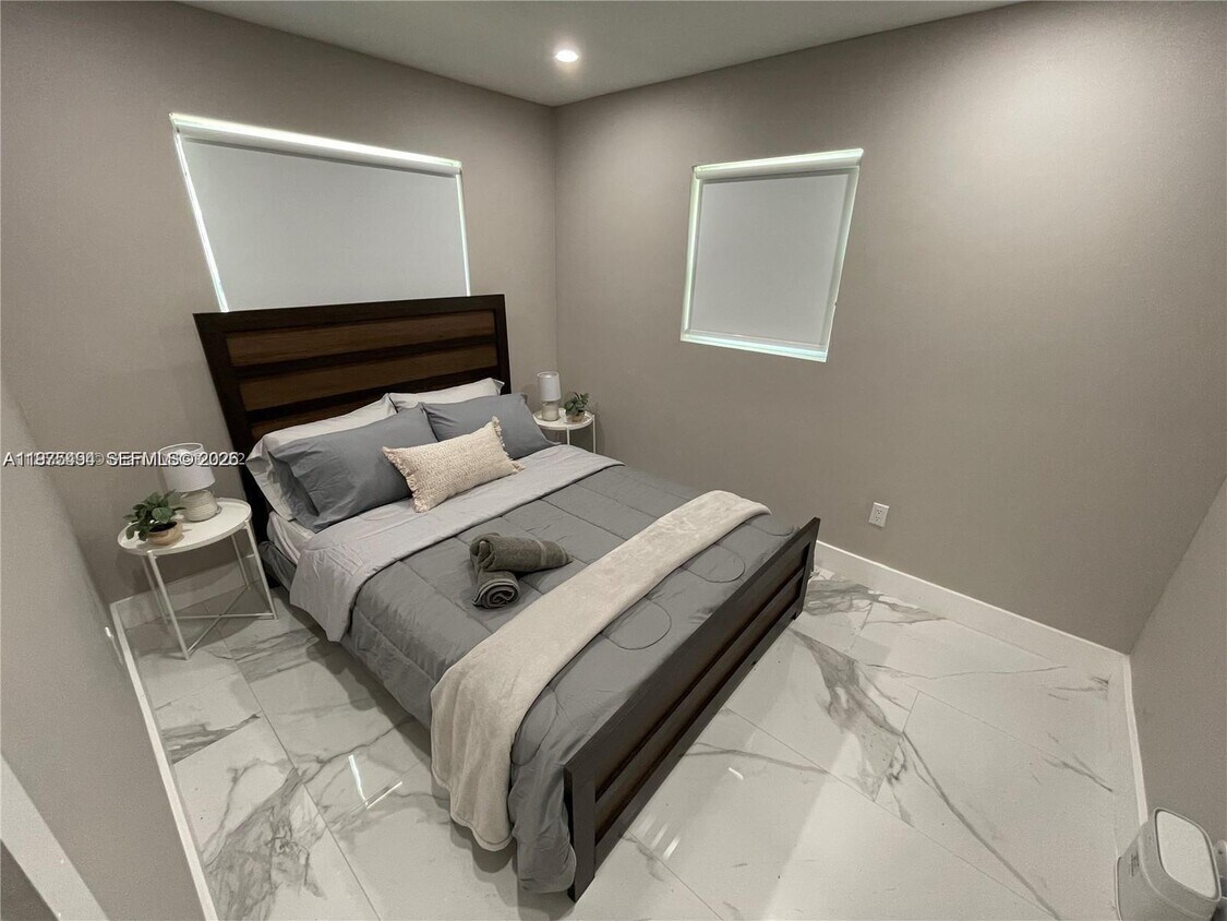 Foto del edificio - 4910 SW 28th Terrace