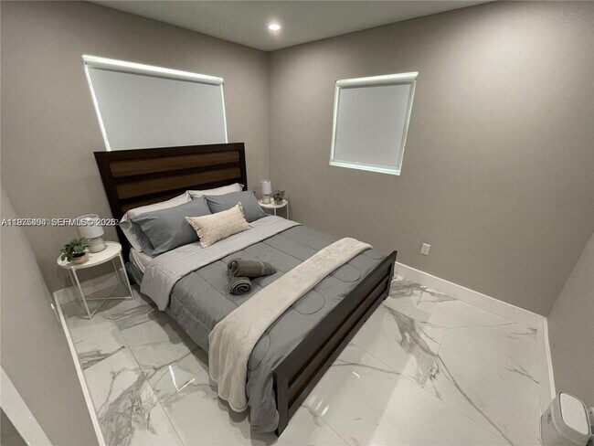 Foto del edificio - 4910 SW 28th Terrace