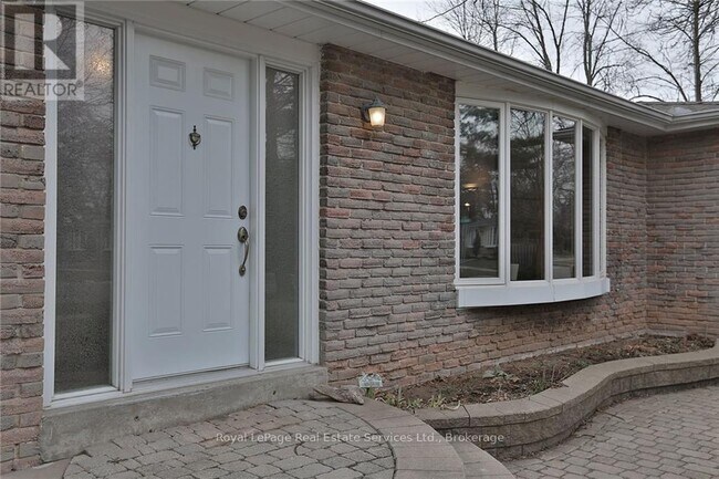Building Photo - 482 Maple Ave