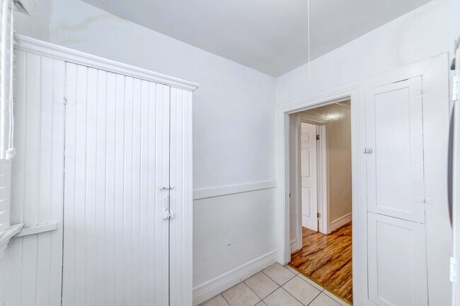 Building Photo - 1308 S Van Ness Ave