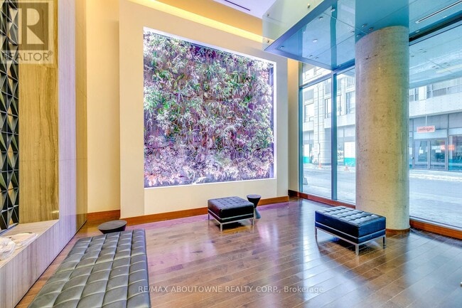 Building Photo - 8 Mercer St