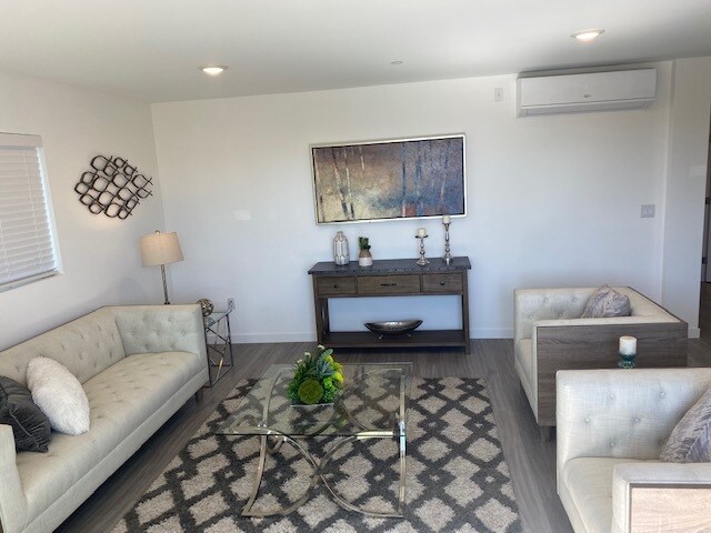 Foto principal - 8637 Olin St