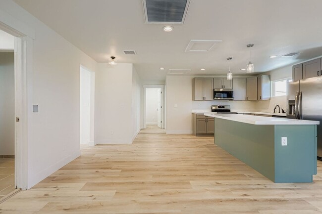 Building Photo - 663 Avenue D