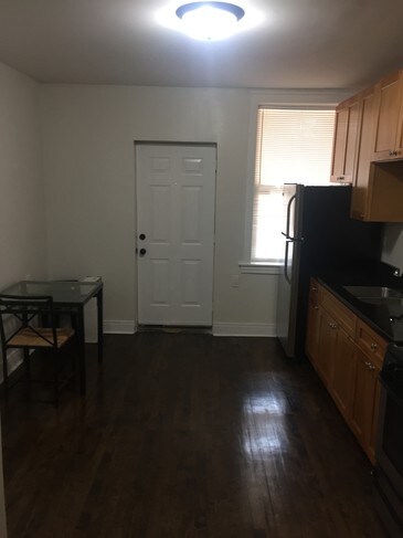 Foto del edificio - 2054 N Kilpatrick Ave