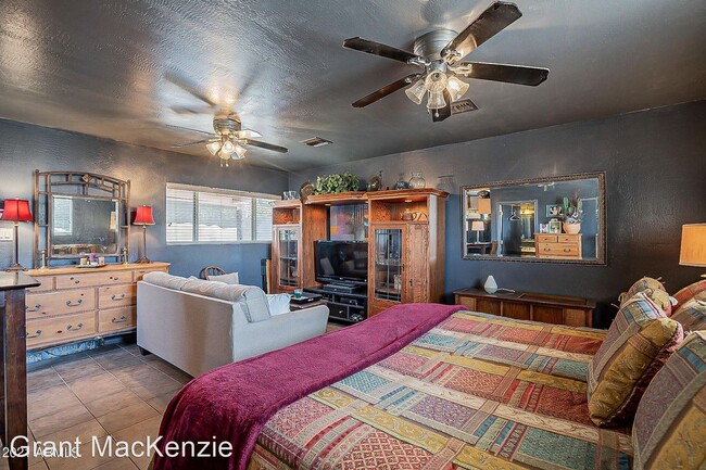 Building Photo - 3 br, 2 bath House - 9416 N 3rd Ave