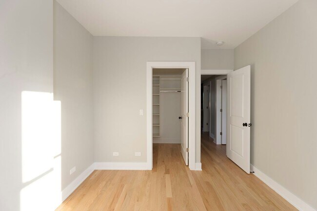 Foto del edificio - 2457 W Logan Blvd