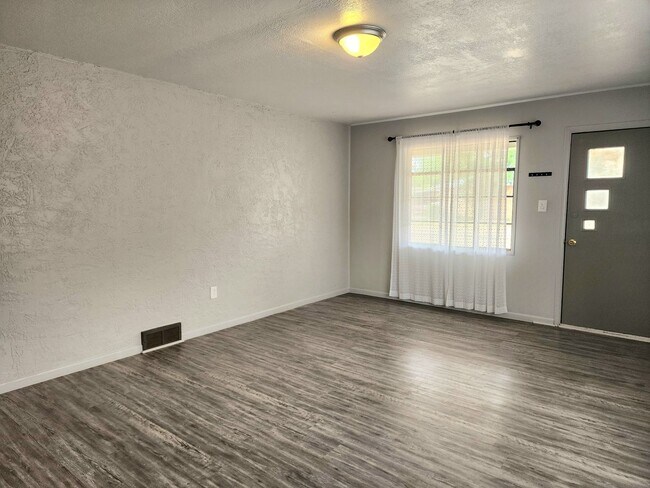 Building Photo - 124 New Mexico Dr