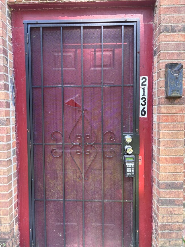 Building Photo - 2136 East Dr