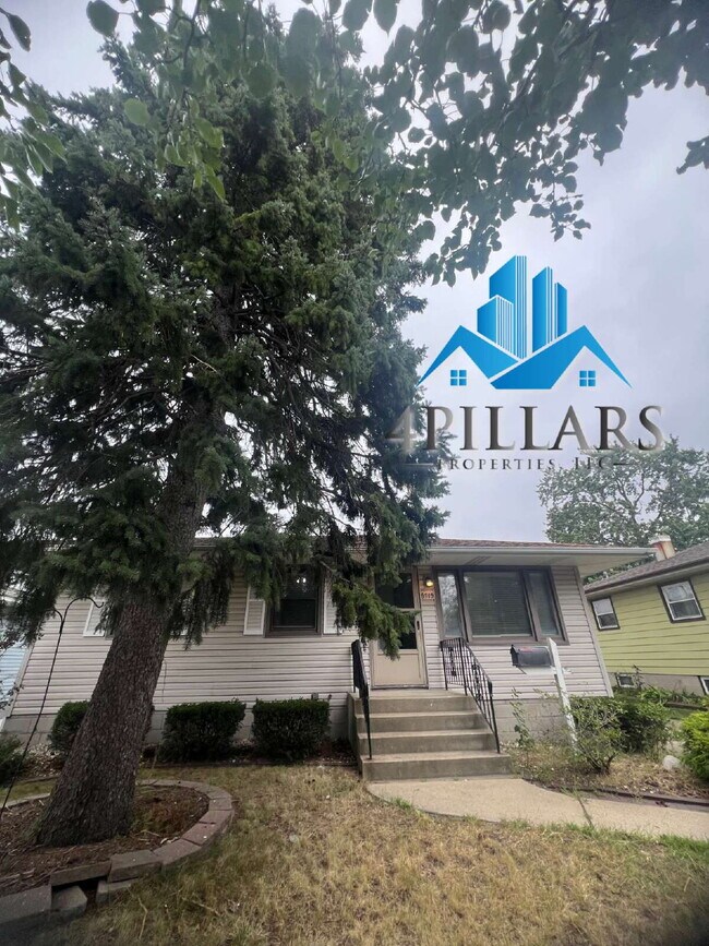 Foto del edificio - "Charming 3-Bedroom Haven with Finished Basement & Gleaming Hardwood Floors in Hammond!"
