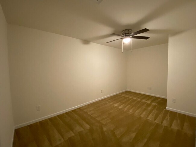 Building Photo - This is the PERFECT fit for you!
