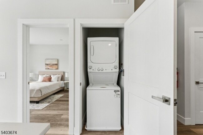 Foto del edificio - 140 W Webster Ave