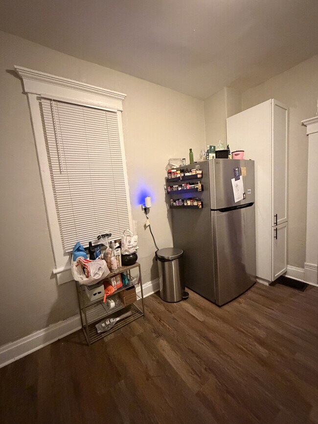 Foto del edificio - 172 W 8th Ave