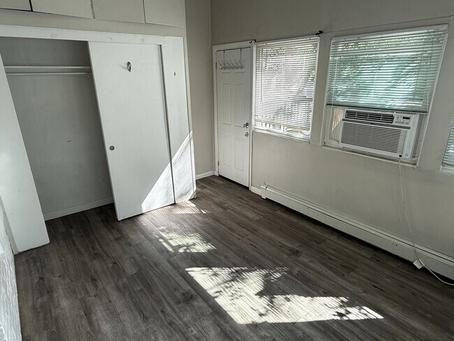 Foto del edificio - Beautiful one bedroom in the heart of the ...