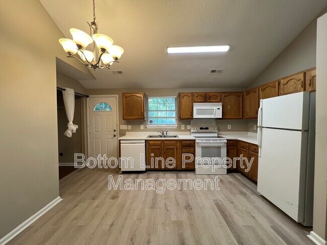 Foto del edificio - 1228 Woodland Dr