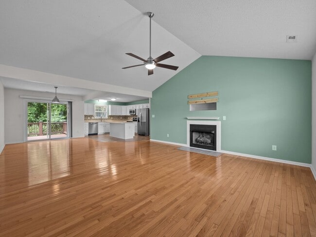 Building Photo - 305 Appaloosa Ct