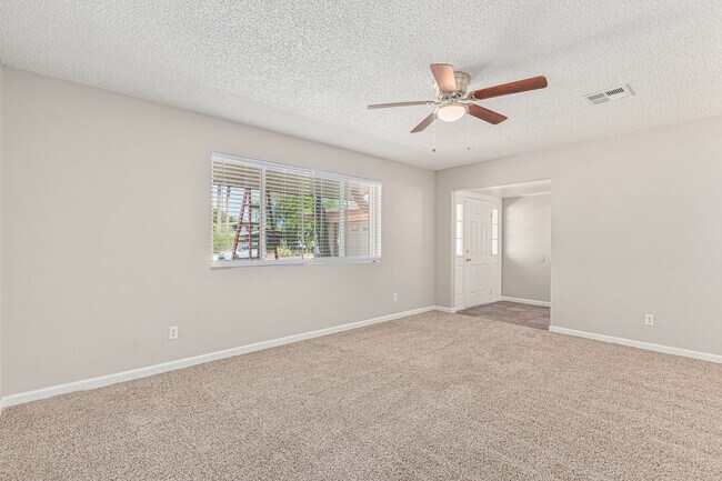 Foto del edificio - Stunning 5 bedroom home in Tempe with spar...