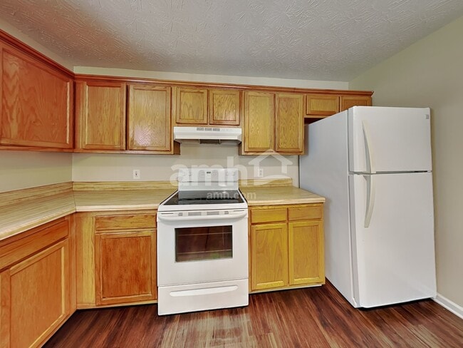 Building Photo - 7411 Meadowwood Way