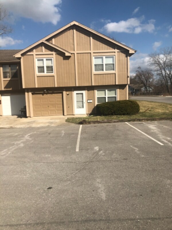 13913 Dundee Cir, Grandview, MO 64030 Townhome Rentals in Grandview