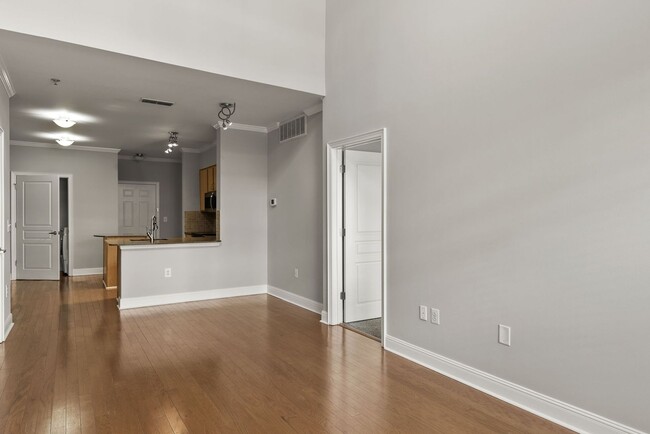 Building Photo - Spacious Music Row Condo (SPECIAL: 1/2 off...