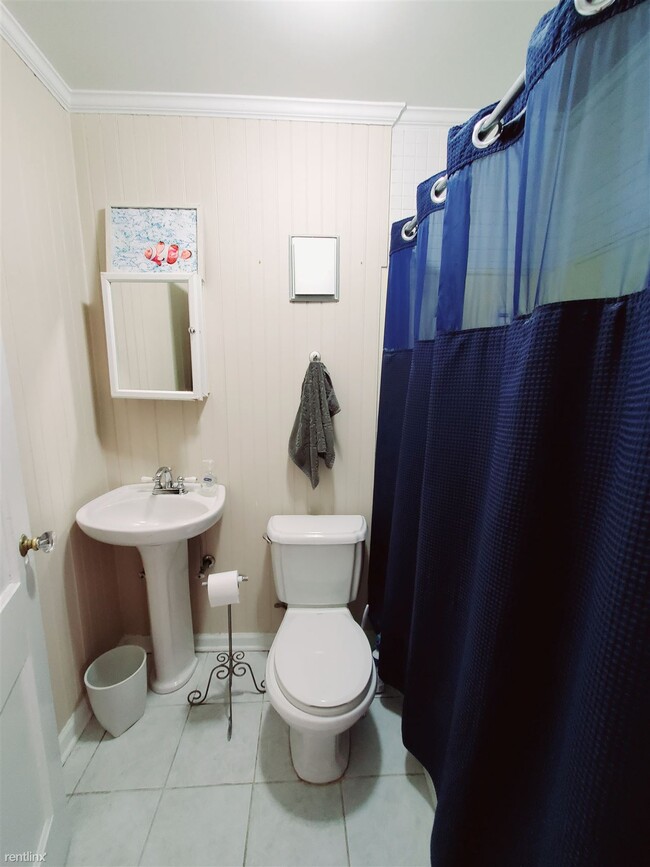Building Photo - 2 br, 1 bath Condo - 639 Summer St Apt 21