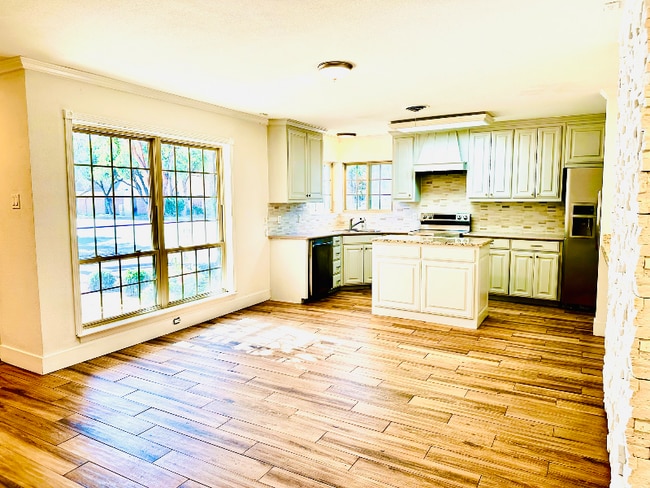 Building Photo - 4084 Purdue Ave