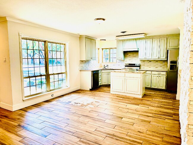 Foto del edificio - 4084 Purdue Ave