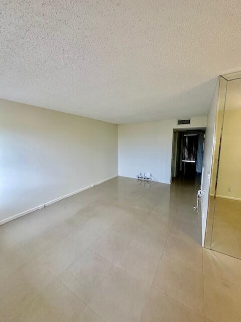 Building Photo - 4024 Newcastle B