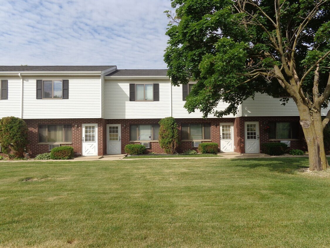 Primary Photo - 2 Bedroom 1.5 Bath 1 Car Detached in Slinger