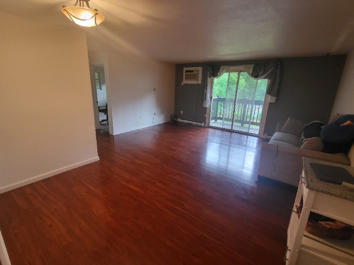 Living and Dining Area - 39 Pleasant St