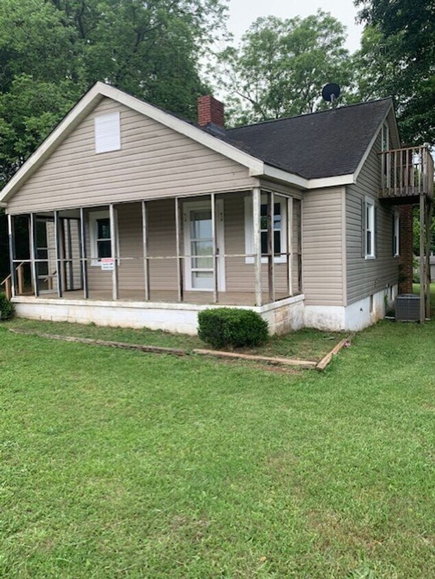 810 Bethesda Rd, Spartanburg, SC 29302 House Rental in Spartanburg