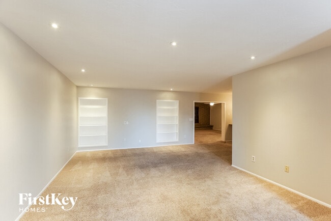 Building Photo - 617 W Riviera Dr