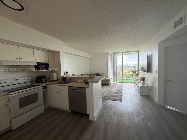 Foto del edificio - 5077 NW 7th St