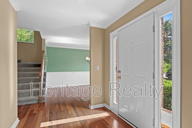 Foto del edificio - 2453 Maple Crest Ln