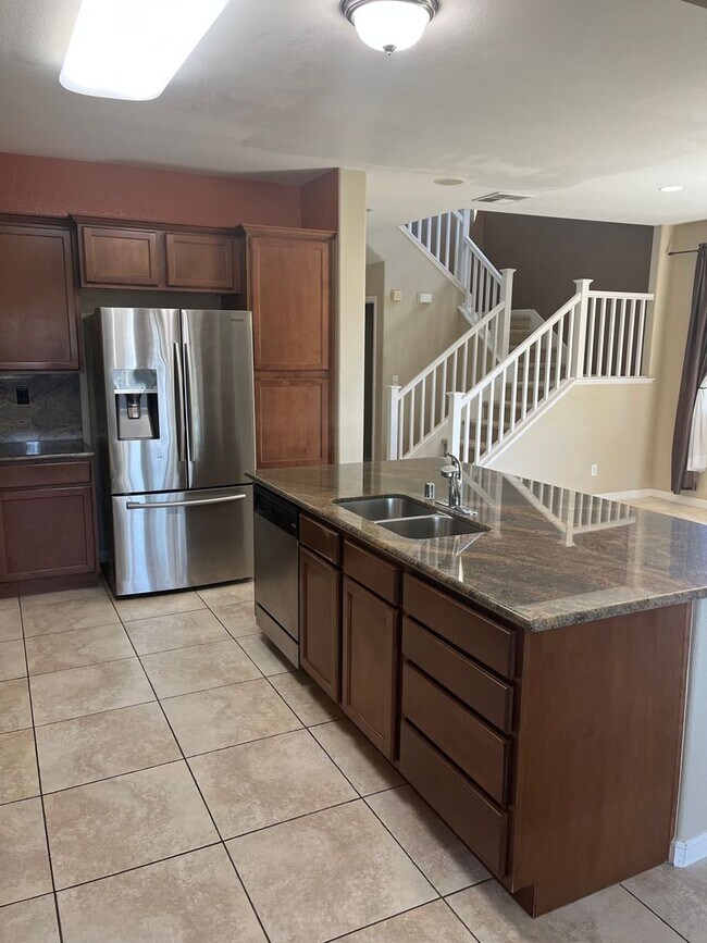 Foto del edificio - 3 bedroom 3 bathroom with bonus room in No...