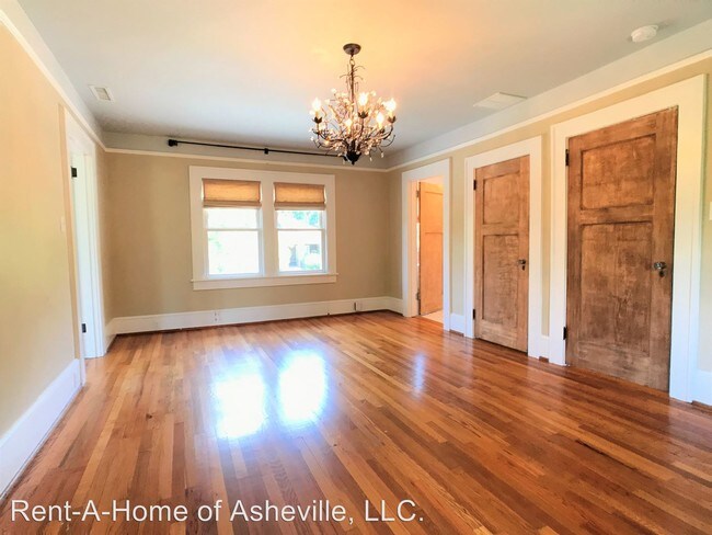 Building Photo - 3 br, 3 bath House - 16 Colonial Place