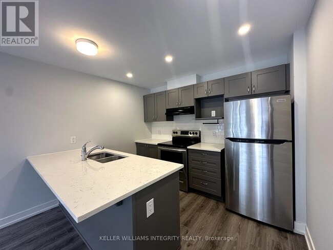 Building Photo - 280-280 Anyolite Private